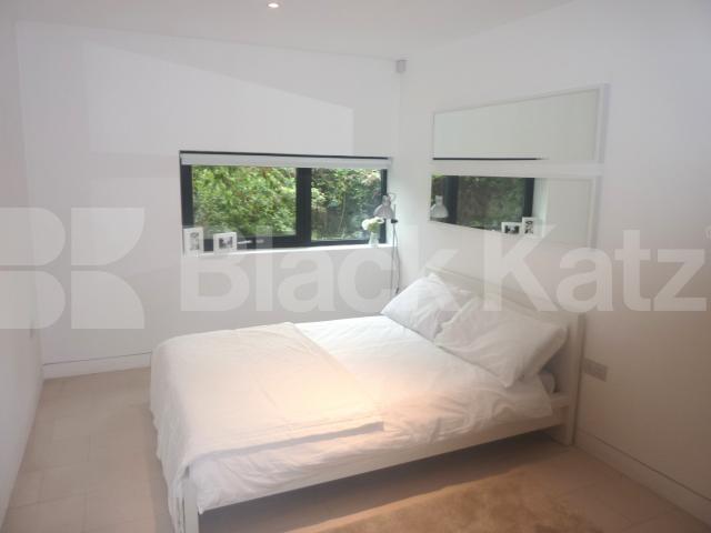 			LUXURY MODERN DEVELOPMENT!, 2 Bedroom, 1 bath, 1 reception Flat			 Oval Road, PRIMROSE HILL / REGENTS PARK